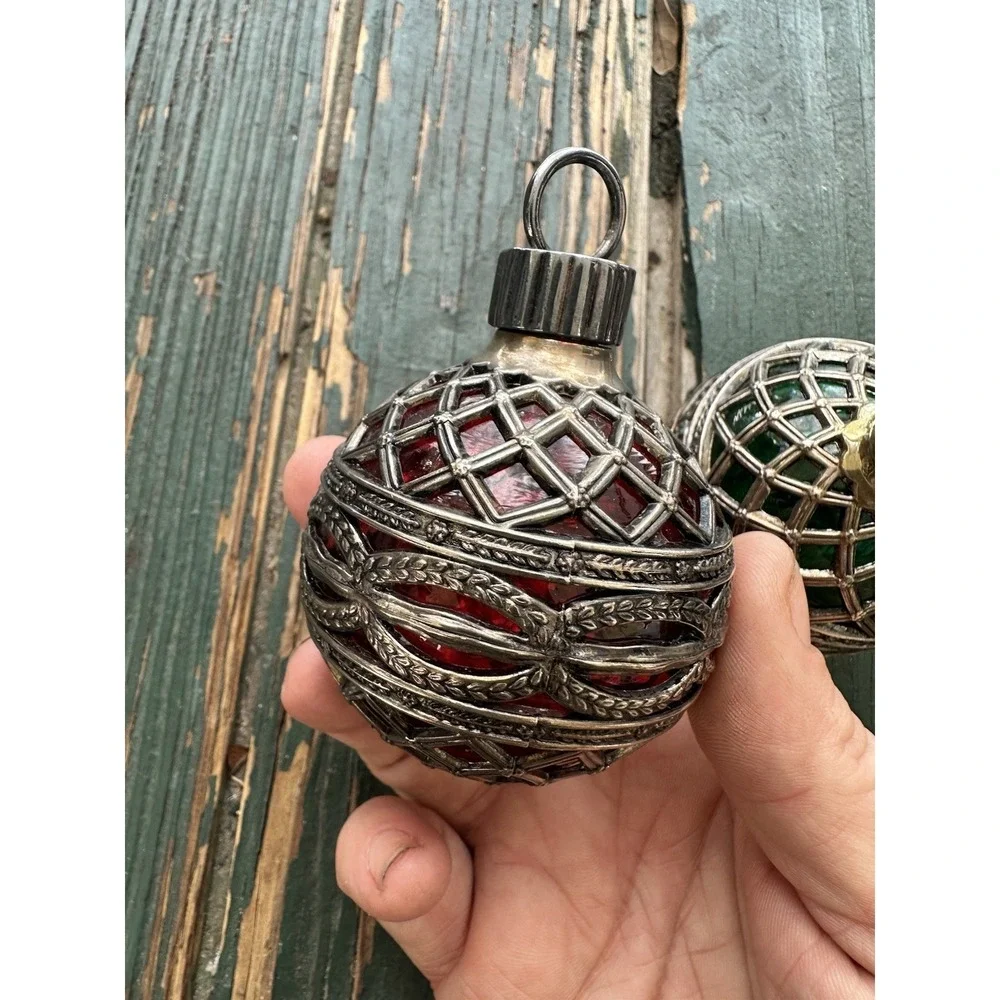 Godinger Christmas Ornament Pepper Shakers Green Red‎ Vintage Metal